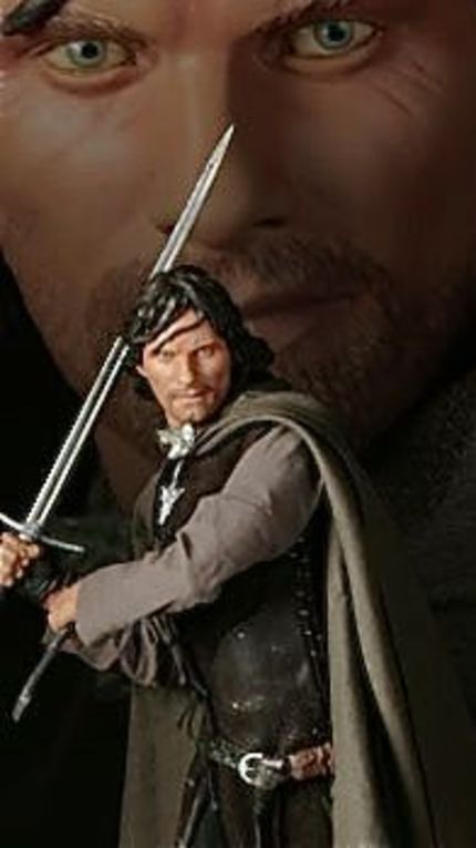 SIDESHOW COLLECTABLES ARAGORN EXCLUSIVE PREMIUM FORMAT FIGURE