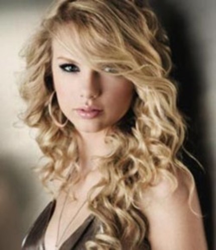 BREAKING: Taylor Swift Offered Eponine In Tom Hooper's LES MISERABLES