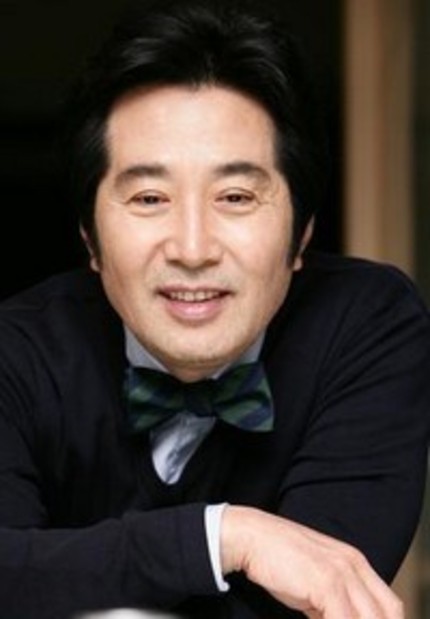 Super Cast Headlines Choi Dong-Hoon's 전우치 (Jeon Woo-Chi)