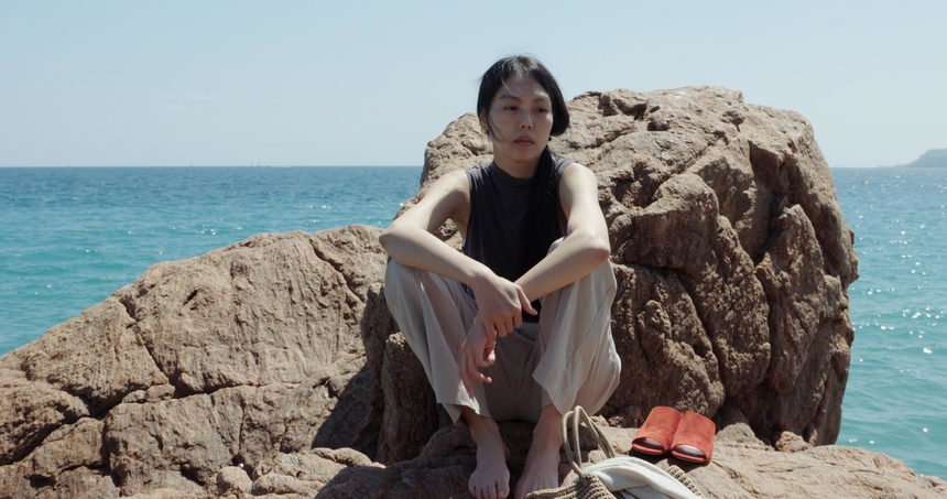 Cannes 2017 Review: CLAIRE'S CAMERA, Hong Sangsoo's Low-Key Cannes Holiday