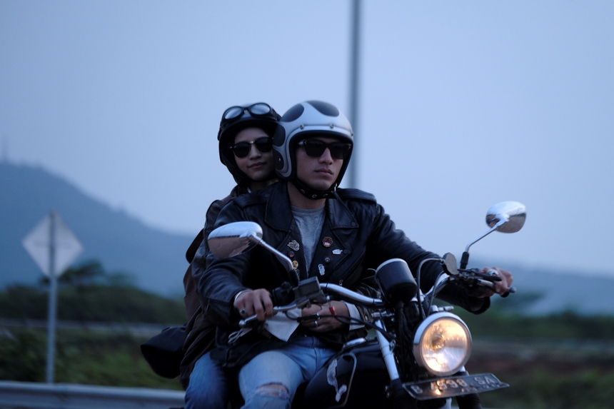 Busan 2023 Review: ALI TOPAN, Young Lovers On the Run in Spirited Adaptation of Seventies Romance