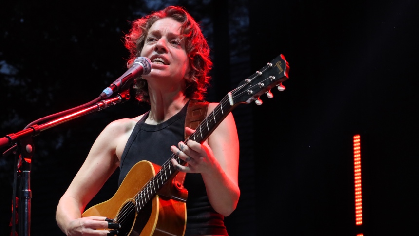 Tribeca 2024 Review: 1-800-ON-HER-OWN Gives an Unusual Look at Ani DiFranco Behind the Scenes