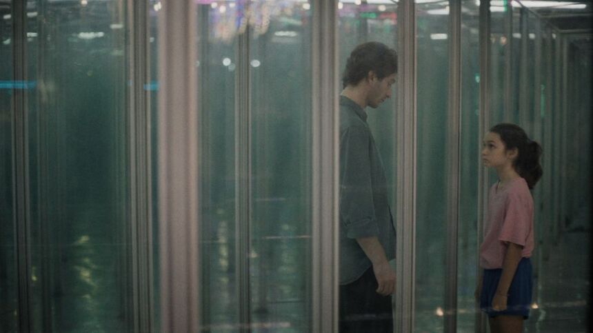 Locarno 2025 Review: DON'T LET THE SUN Envisions a Sociological Dystopia of Emotional Surrogacy and Climatic Disconnection