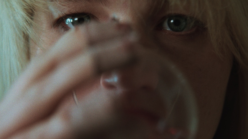 DIE, MY LOVE Review: Shaking the Bars of the Not-So-Gilded Cage. Then Setting the Cage on Fire.