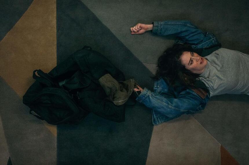 SXSW 2026 Review: DRAG, Lizzy Caplan Shines As A Would-Be Thief Felled By A Bad Back