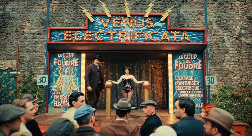 Cannes 2026 Review: THE ELECTRIC KISS (La Vénus Électrique), Gallic Comedy Parodying Spirit Possession