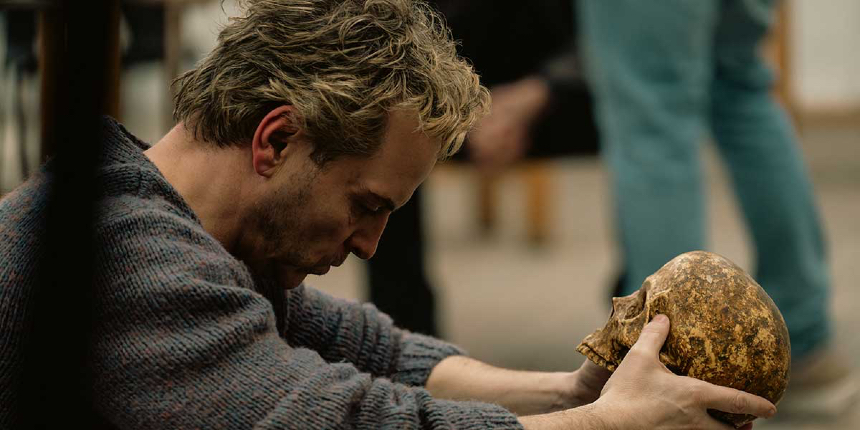 Toronto 2026 Review: ELSINORE, Centered By Andrew Scott's Haunting, Unforgettable Performance